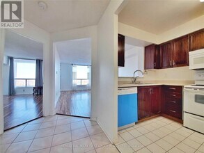 480 McLevin Ave in Toronto, ON - Building Photo - Building Photo