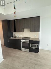 3900 Confederation Pkwy in Mississauga, ON - Building Photo - Building Photo