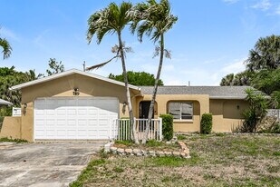 749 SW 5th Terrace in Cape Coral, FL - Building Photo