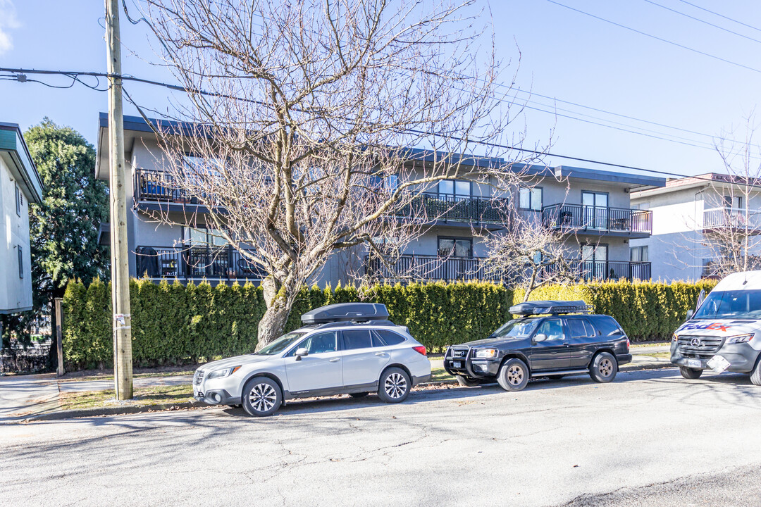 2177 Wall St in Vancouver, BC - Building Photo