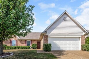 2743 Long Shadow Ln in Memphis, TN - Building Photo