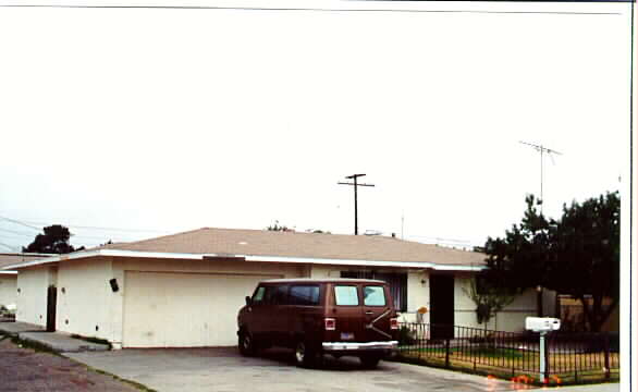 231 N Hayes St in Oxnard, CA - Building Photo - Building Photo