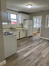 8 Wakefield Ave in Wakefield, MA - Building Photo - Building Photo