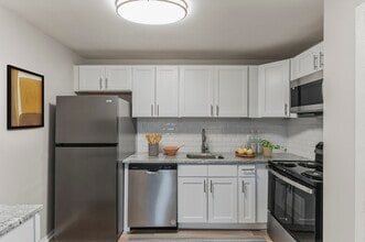 Eagle Rock Apartments at Framingham in Framingham, MA - Foto de edificio - Building Photo
