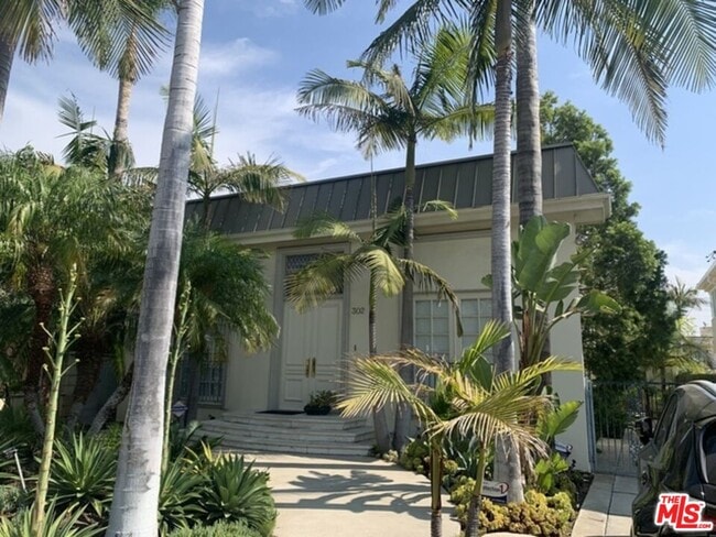 property at 302 N Maple Dr
