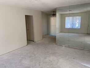 1852 Winterwood Blvd in Las Vegas, NV - Building Photo - Building Photo