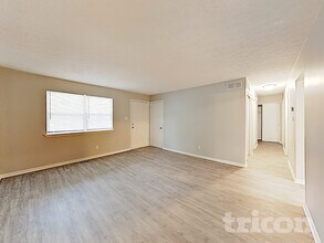 8605 Lighthorse Dr in Indianapolis, IN - Building Photo - Building Photo