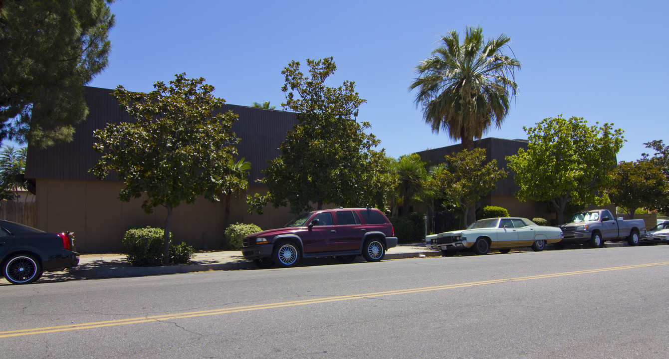 505 18th St in Bakersfield, CA - Foto de edificio