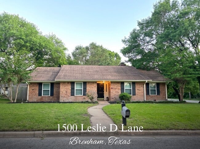 property at 1500 Leslie D Ln