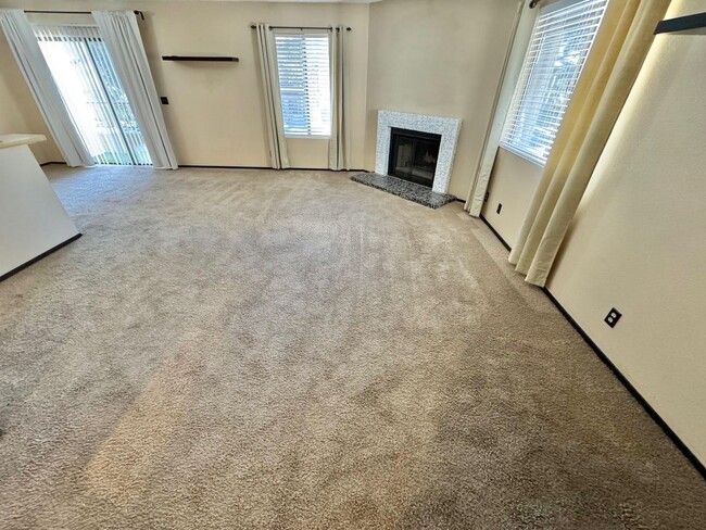 1480 Tamareno C in Las Vegas, NV - Building Photo - Building Photo