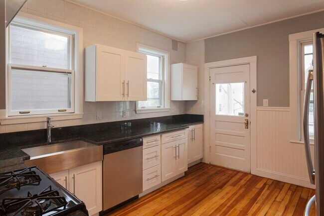 38 Cherry St in Somerville, MA - Building Photo - Building Photo