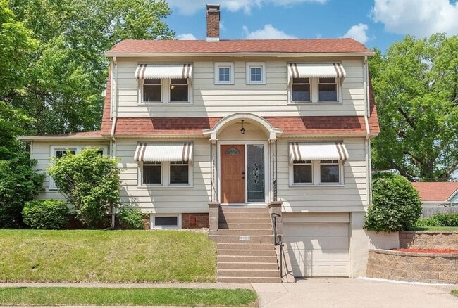 property at 1325 27th St