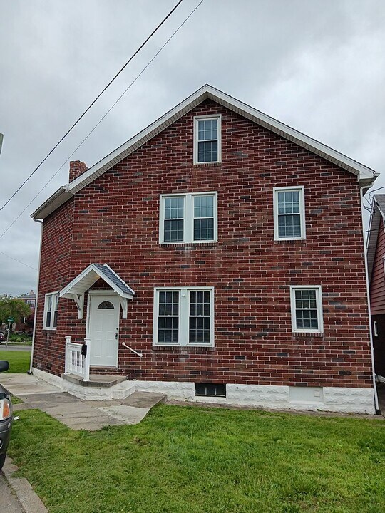 701 Montgomery Ave, Unit 600 St. Mary St in Cumberland, MD - Building Photo