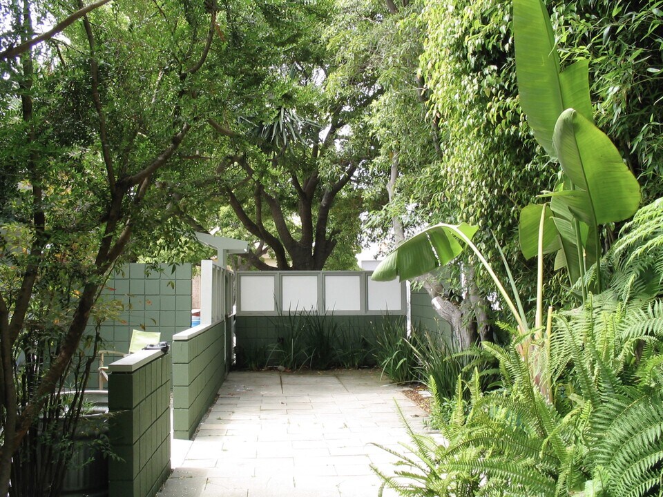 714 Grant St, Unit C in Santa Monica, CA - Building Photo