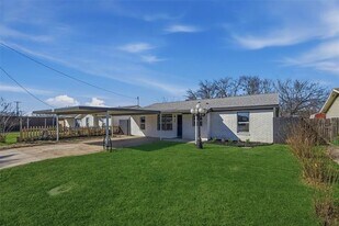 228 Kay Ln in Saginaw, TX - Building Photo