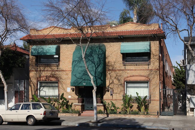 711 E 4th St in Long Beach, CA - Building Photo - Building Photo