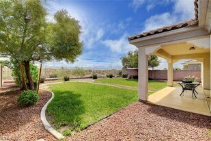 8216 Imperial Lakes St in Las Vegas, NV - Building Photo