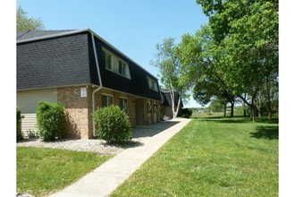 Prairie Commons Apartments in Prairie Du Sac, WI - Foto de edificio - Building Photo