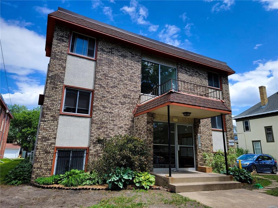 2637 Pleasant Ave in Minneapolis, MN - Foto de edificio