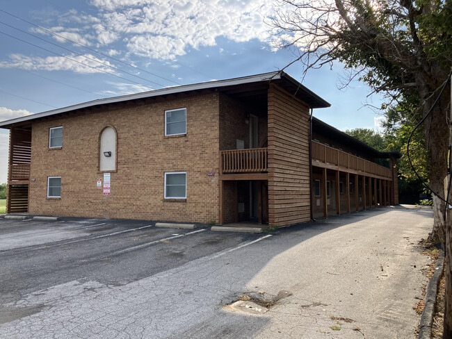 River Pointe Apartments in St. Louis, MO - Foto de edificio - Building Photo