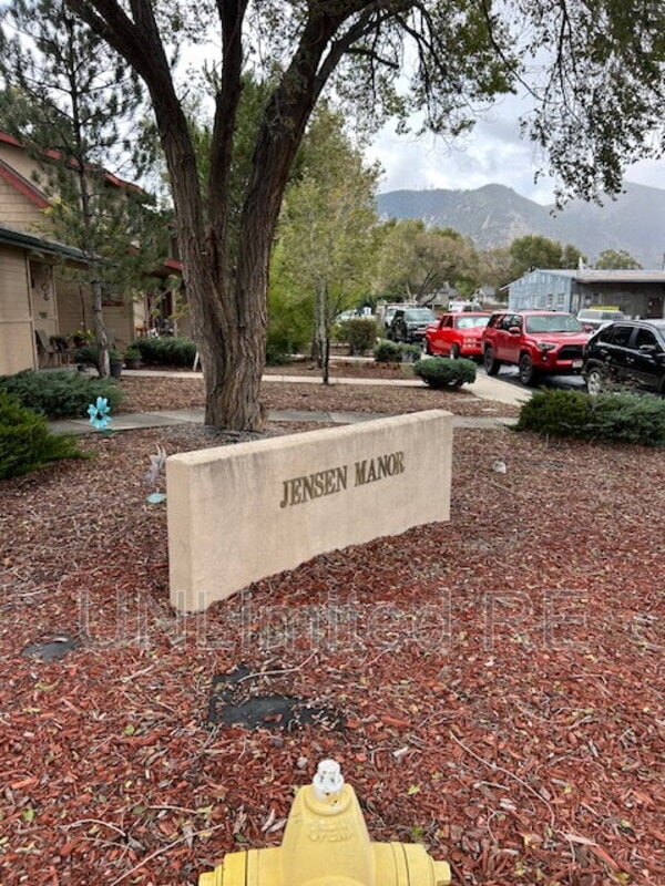1807 N Main St in Flagstaff, AZ - Foto de edificio - Building Photo