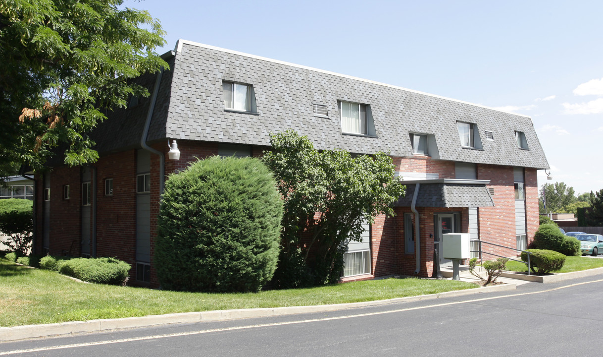 Arvada Place Apartments in Arvada, CO - Foto de edificio