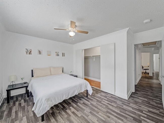 property at 416 W 9th St