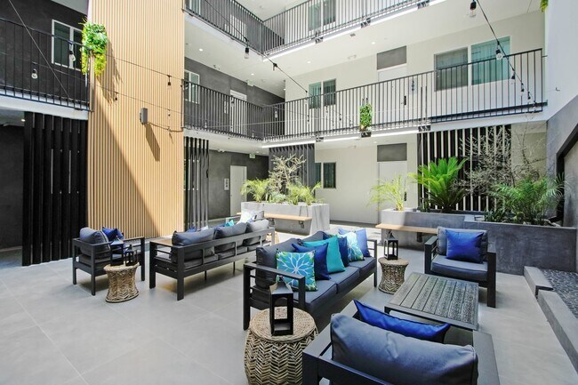 The North in Northridge, CA - Foto de edificio - Building Photo