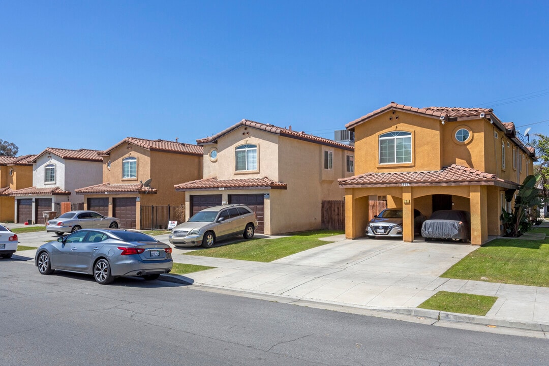 Grand View Duplexes in Bakersfield, CA - Building Photo