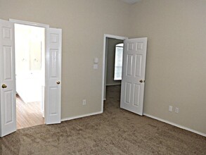 521 Fossil Lake Ct in Arlington, TX - Building Photo - Building Photo