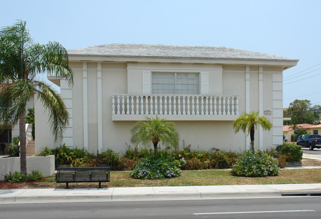 Bahama Garden Apartments in Coral Gables, FL - Building Photo - Building Photo