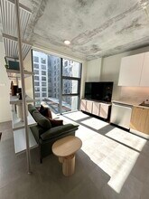 370 NW 33rd St in Miami, FL - Building Photo - Building Photo
