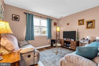 27 Florence Tollgate Pl, Unit 27-2 in Florence, NJ - Foto de edificio - Building Photo