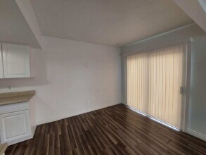 311 Misty Isle Ln in Las Vegas, NV - Foto de edificio - Building Photo