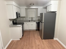 29193 Dardanella St in Livonia, MI - Building Photo