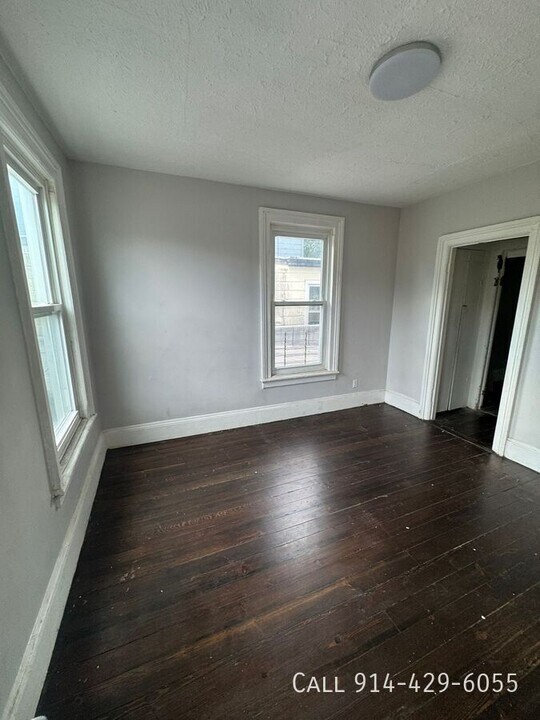 125 W Sidney Ave in Mount Vernon, NY - Building Photo