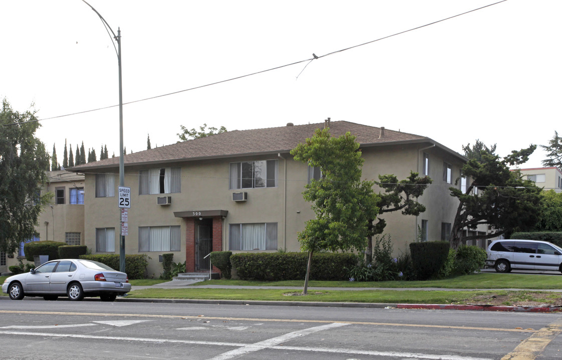 300-318 E Reed St in San Jose, CA - Foto de edificio