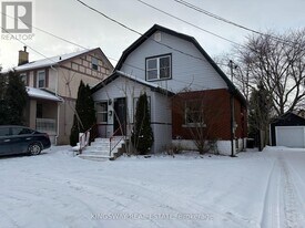 5815 Dorchester Rd in Niagara Falls, ON - Building Photo