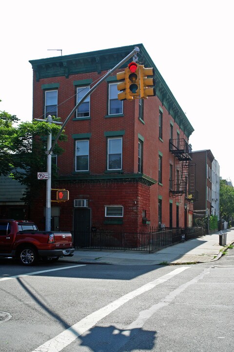 273 16th St in Brooklyn, NY - Building Photo