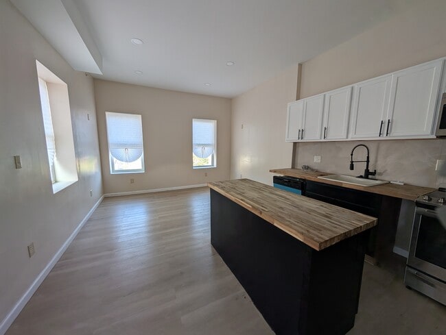 2352 N 29th St, Unit 3 in Philadelphia, PA - Building Photo - Building Photo