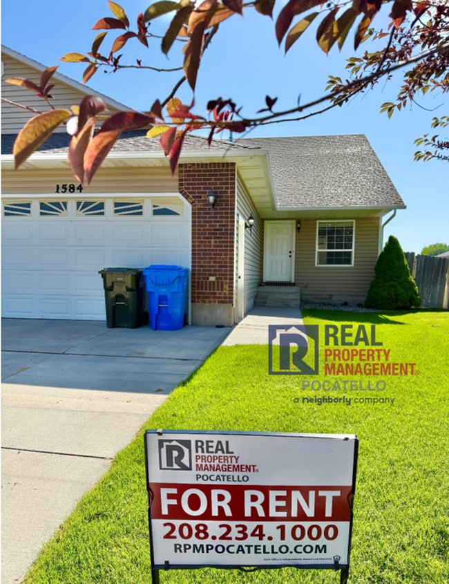 property at 1584 Dustin Cir