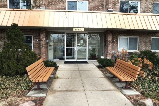 10353 Dearlove Rd in Glenview, IL - Building Photo - Building Photo