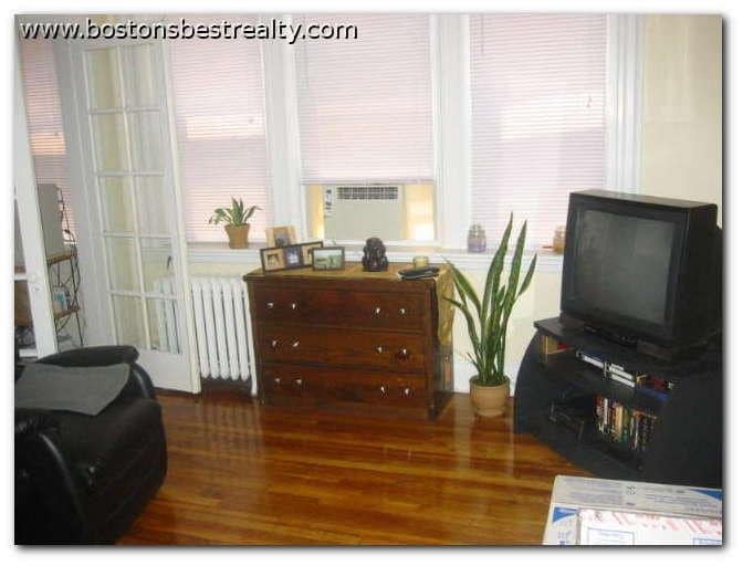 12 Greylock Rd-Unit -2 in Boston, MA - Building Photo