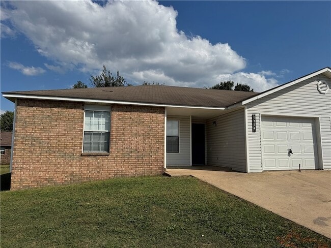 1374 N Chickadee Ave