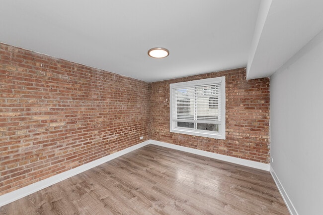 property at 1220 N La Salle Dr