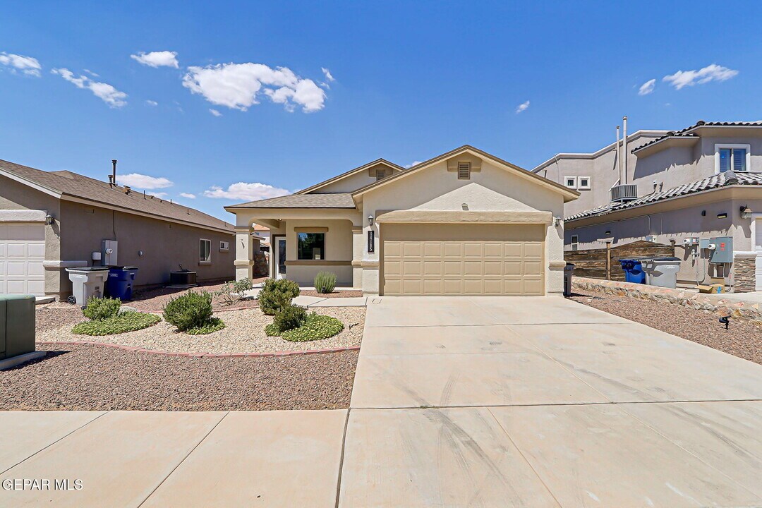 14185 Charles Pollock Ave in El Paso, TX - Building Photo