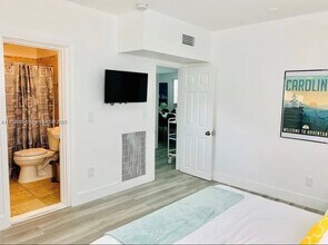 2142 NW 33rd St in Miami, FL - Building Photo - Building Photo
