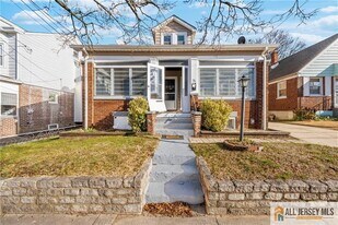 76 Andrew St in Hamilton Township, NJ - Building Photo