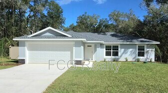 9115 N Sandree Dr in Citrus Springs, FL - Building Photo
