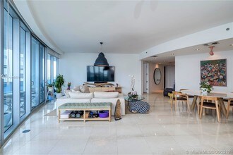 5959 Collins Ave-Unit -1208 in Miami Beach, FL - Foto de edificio - Building Photo